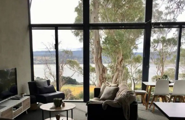 Panoramic views from your stunning 'Treehouse'