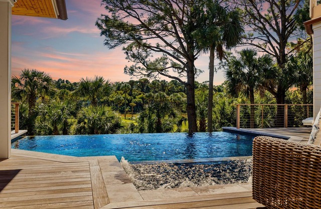 Panoramic Views! Infinity pool & hot tub. Easy, private layout!