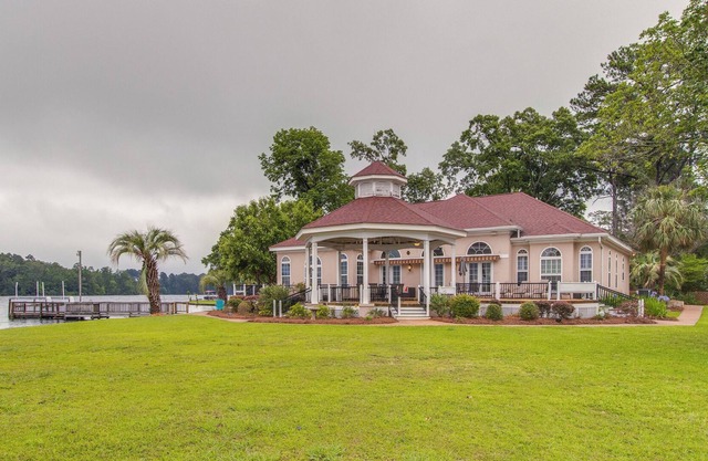 Panoramic views on Lake Murray at Pat’s Point