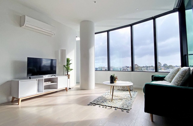 Panoramic Views! Spacious 2 Bed, 2 Bath Luxury Apartment w/ Free Parking