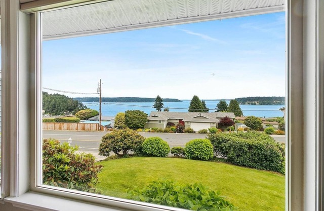 Panoramic views, walking distance to downtown and NEW AC