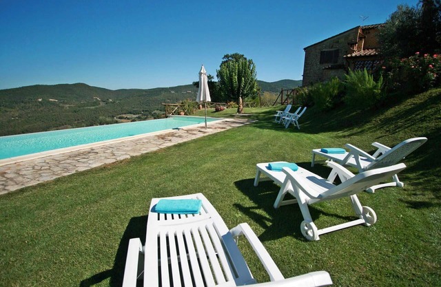 Villa Toscana con impresionantes vistas, piscina privada a cinco minutos a pie del pueblo