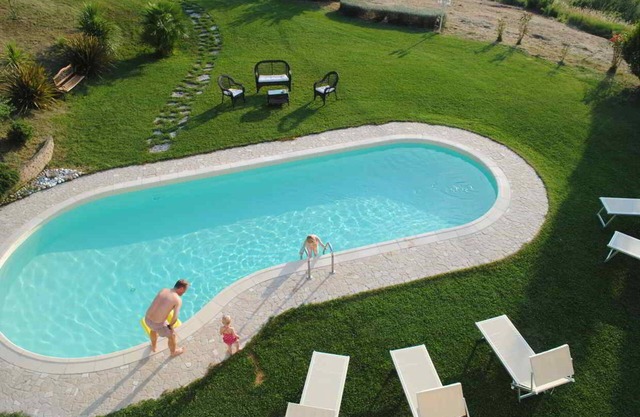 Villa panorámica con piscina cerca de la playa en el costo adriático en Italia