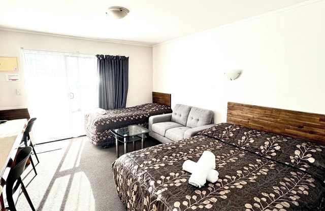 Papakura Pioneer Motor Lodge and Motel