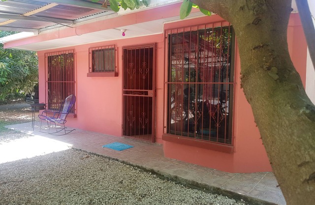 Paquera, casa completa 3 habitaciones con aire acondicionado, internet wifi, piscina, estacionamiento