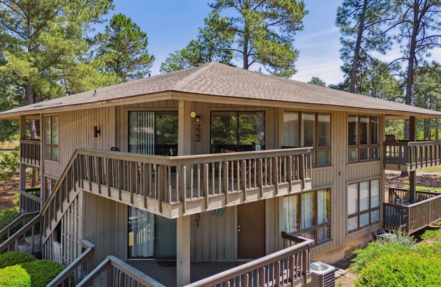 Par at Foxfire- Pool, Steps away from Golf Course!