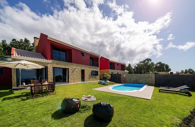 Para famílias com vista mar e piscina aquecida, Felicidade Rocha II