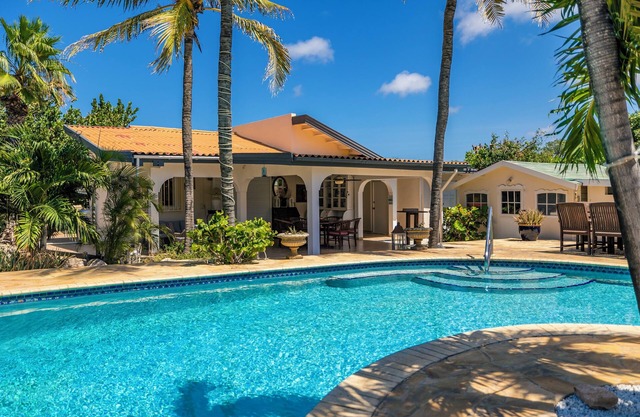 Paradera Paradise - your ultimate 4-bedroom getaway