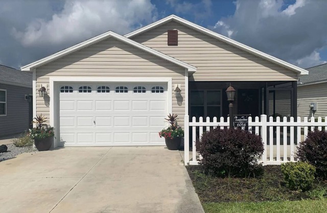 Paradise! 2 bed, 2 bath plus 4-seater golf cart.