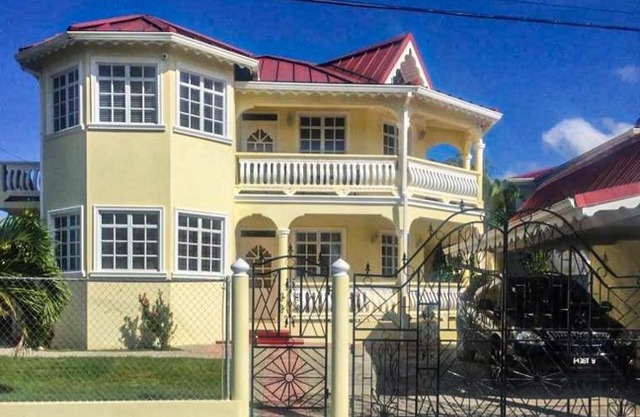 Paradise Apartment, Black Bay