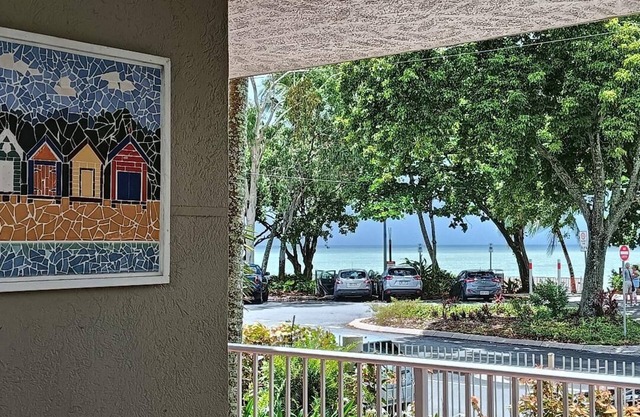 Paradise at Holloways Beach - 1 bedroom apartment 15 minutes from Cairns