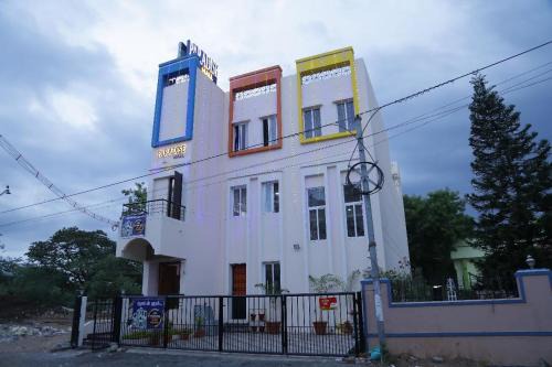 PARADISE BANQUET HALL & A/C ROOMS