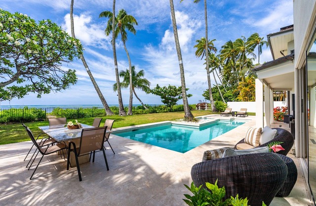Paradise Beach Estate: 6BR Oceanfront Villa w/ Pool, Spa & Views