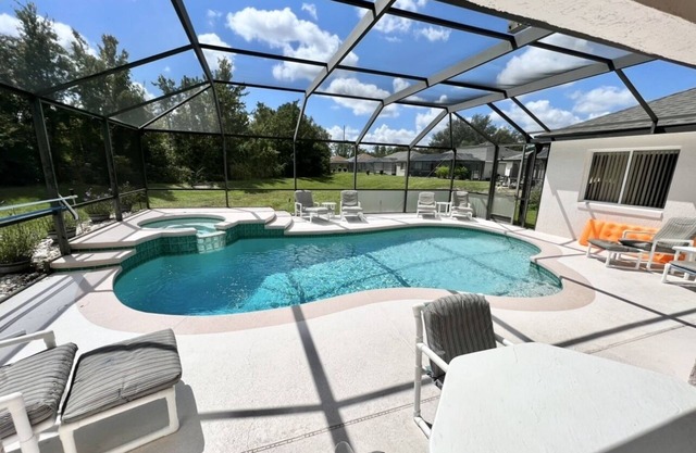 Paradise home 4bd 3 ba with Pool close to parks!