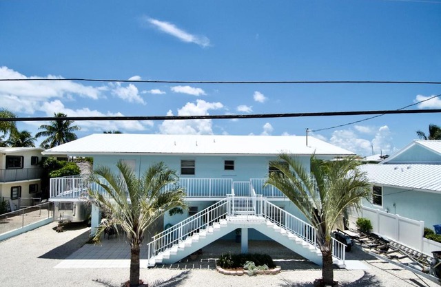 Paradise in Port Largo