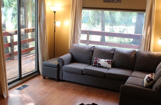 Paradise is calling you...cabin in town close to the beach!