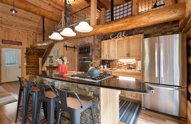 PARADISE NORTH: LOG HOME CABIN IN BRAINERD, MN