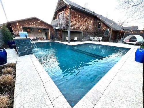 Paradise on Penn with Pool & Hot Tub Near Downtown