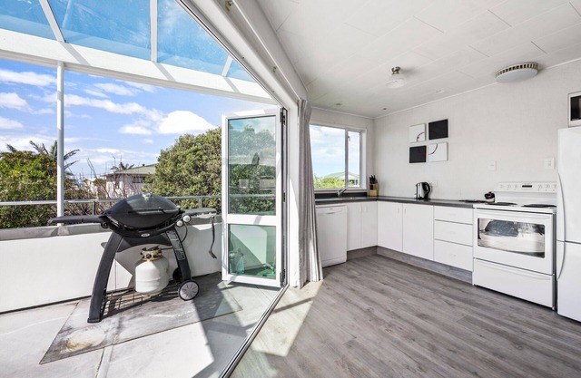 Paradise Palms - Waimarama Holiday Home