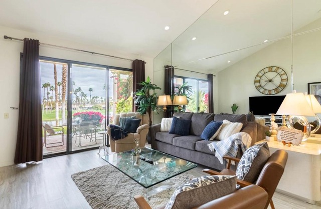 Paradise Point- Green View, Tennis, and Activity Club