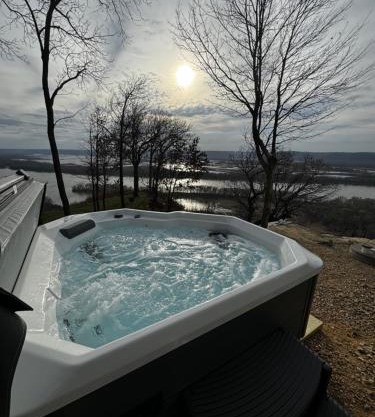 Paradise Point sleeps 4 Hot Tub
