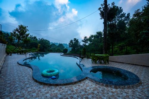 Paradise Pool Resort