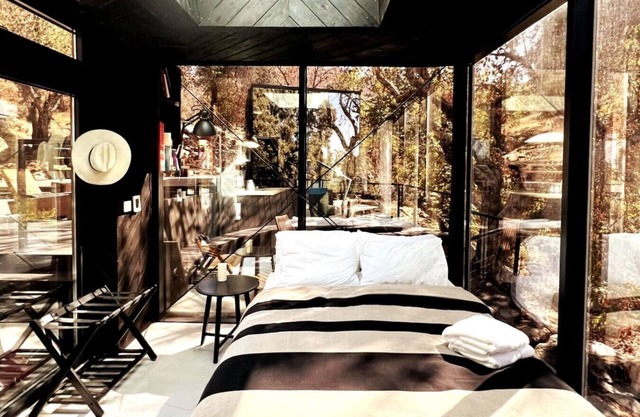 Paradise Ranch Inn - Limitless House: Mirror House with Hot Tub and Sauna