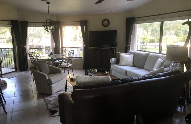 ¡Paraíso hablado en el prestigioso Eagle Creek Golf and Country Club!