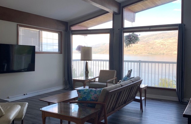 Paradise view by the Lake