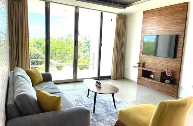 Paraiso304; Luxury condo 3 min walk to the beach.