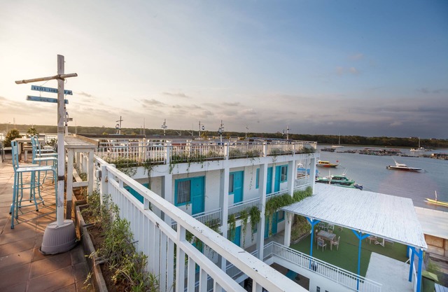 Paras Paros Marina Lodge