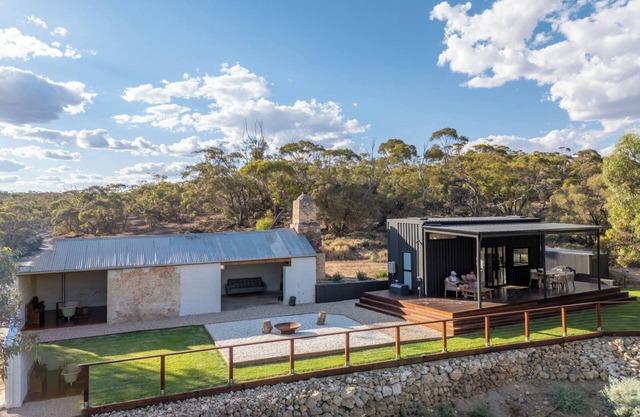 Parcoola Retreats - secluded luxury retreat on the Murray River