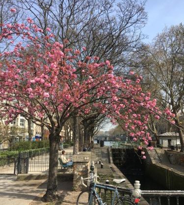 Paris, au bord du Canal Saint Martin