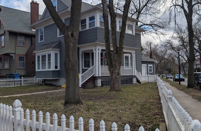 Park Avenue 3 bedroom, enjoy everything the neighborhood has to offer!