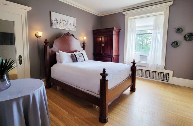 Park Avenue Suite | Cotton Mansion