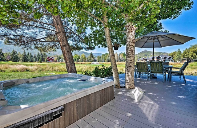 Park City Townhome w/ Hot Tub & Mountain Views!