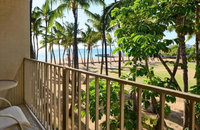 Park View King | Kaimana Beach Hotel | Views of Lush Kapiolani Park