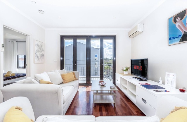 Park View Modern Apartment With Balcony & Parking