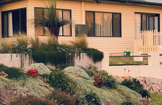 Parker's on Walton, Cosy Family Cottage, 5 min walk to beach, Bowling Club