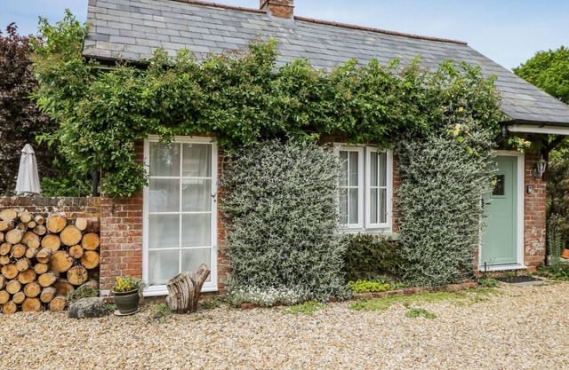 Parkfield Cottage, STURMINSTER MARSHALL