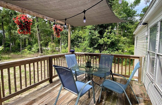 Parks, Springs, Nature getaway 3-bedroom mobile home WiFi, AC in l Fort White