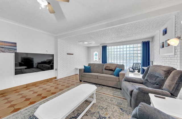 Parkside Flat #5 - Seacliff Beach Suites