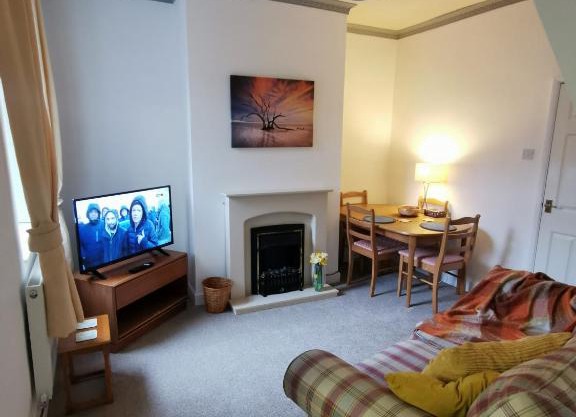 Parkside House 3 bedroom 2 bathroom. parking.