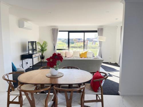 Parkside Retreat Spanking New 5 Bedrooms 3 Baths
