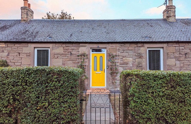 Parkview Cottage - Beautiful terraced bungalow with cosy fireplace