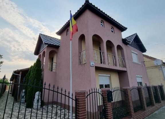 Parnica Home