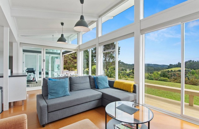 Paroa Bay Chalets - Te Whare Kereru