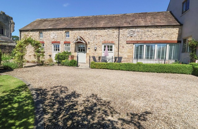 PARR COTTAGE, character holiday cottage, with a garden in Bedale