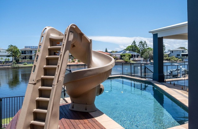 Parrearra Paradise On The Canal With Water Slide!