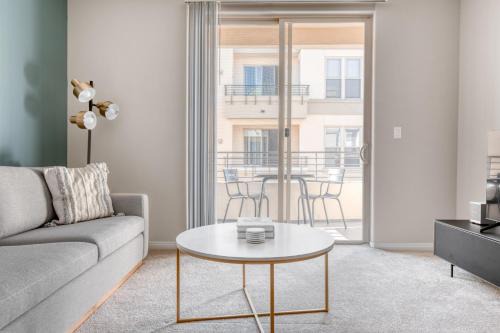 Pasadena 1br w gym pool nr Colorado Ave LAX-857